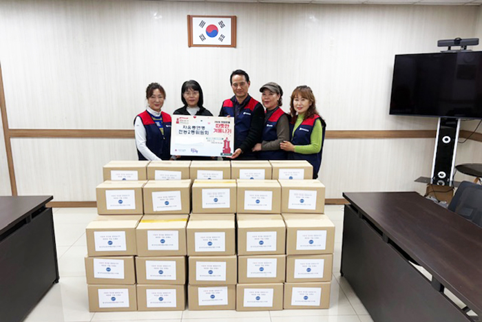 한국자유총연맹 전농2동위원회, ‘따뜻한 겨울나기’ 사랑의 김장김치 전달 기사 이미지