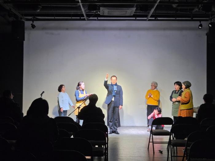 동대문구 독서모임, 주민 참여 연극 ‘함께 짓는 초상화’ 공연 성료 기사 이미지