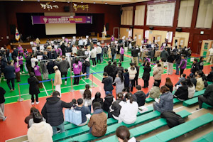 동대문구, ‘교복나눔장터’ 열려…2천~3천원 교복으로 새학기 부담 덜어 기사 이미지