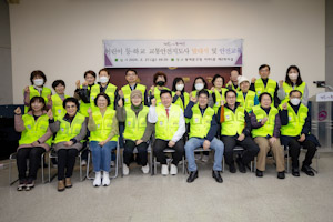 동대문구, ‘워킹 스쿨버스’ 교통안전지도사 35명 배치… 등·하굣길 동행 시작 기사 이미지