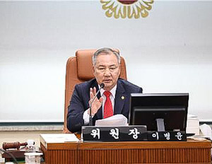 "70세 이상 버스 무료승차 추진"…이병윤 서울시의원 조례안 상임위 통과
