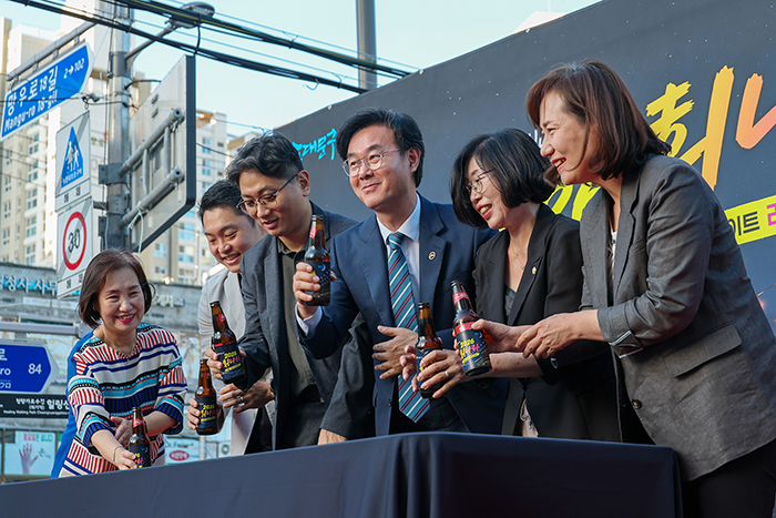 4일 휘경동 골목상권 일대에서 열린 휘나리휘경 나이트 리듬 앤 테라스 행사 모습사진제공동대문구청