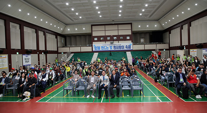 동대문시각특화장애인복지관, 흰지팡이 축제·생활용구 지원